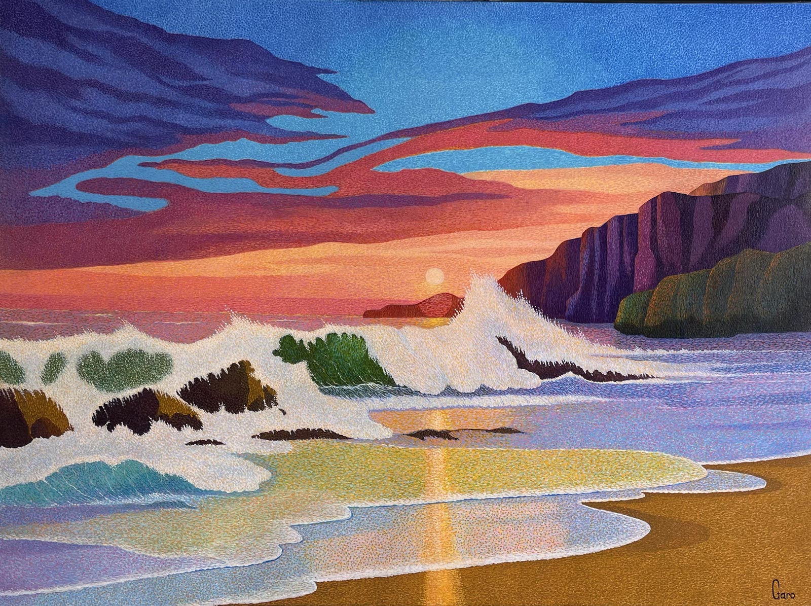 Plage au coucher de soleil, vague et falaises