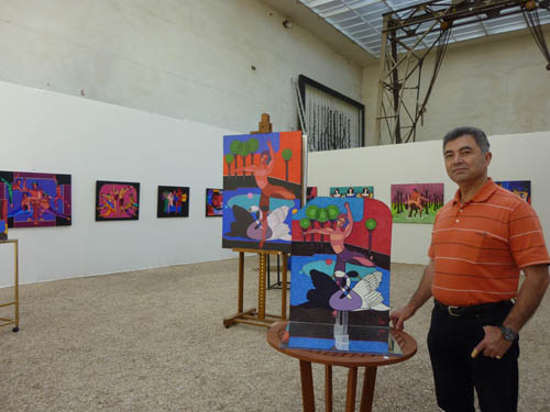 Garo pendant l'exposition à l'Orangerie du Sénat